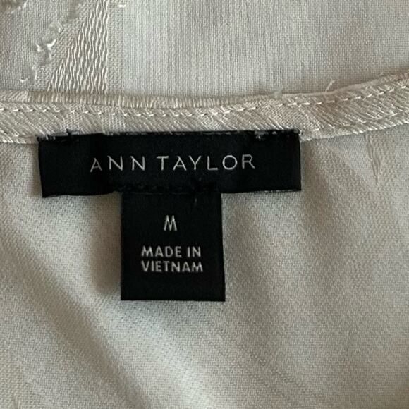 GUC Ann Taylor Cream Floral Burnout Puff Sleeve Blouse. Size M. - Picture 10 of 11